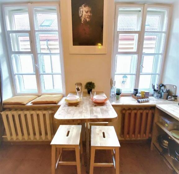 هاستل Jimmy Jumps House