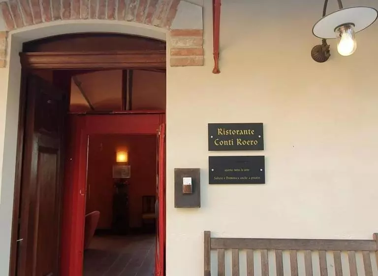 ベッドアンドブレックファースト Foresteria Ristorante Conti Roero