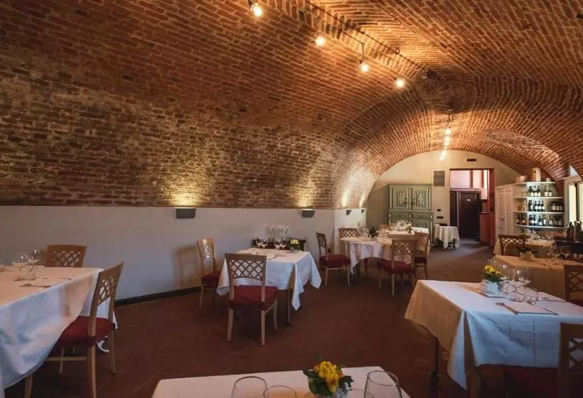 ベッドアンドブレックファースト Foresteria Ristorante Conti Roero