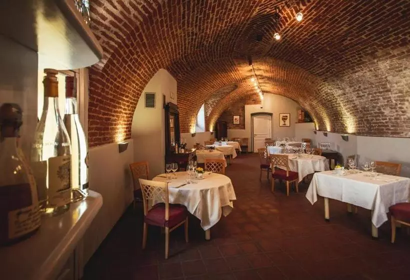 ベッドアンドブレックファースト Foresteria Ristorante Conti Roero