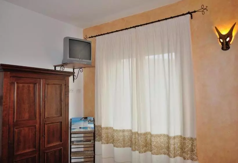 ベッドアンドブレックファースト La Pavoncella