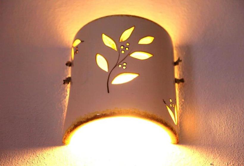 ベッドアンドブレックファースト La Pavoncella