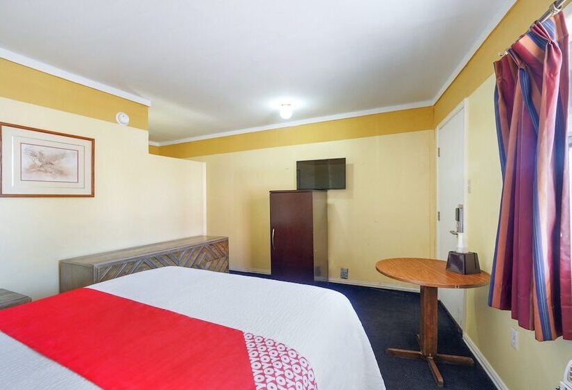 هتل OYO Alpine TX near Big Bend National Park