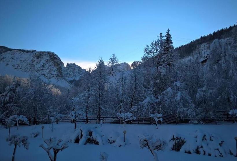 בית מלון כפרי Zoldana