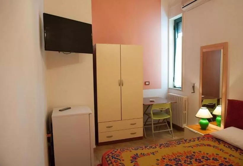 ベッドアンドブレックファースト Bed&breakfast Annapaola
