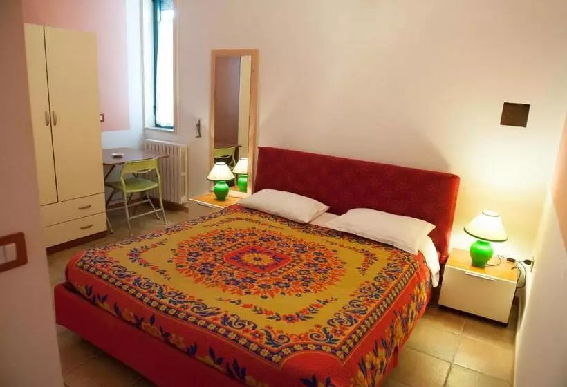 ベッドアンドブレックファースト Bed&breakfast Annapaola