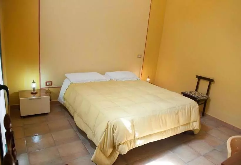 ベッドアンドブレックファースト Bed&breakfast Annapaola