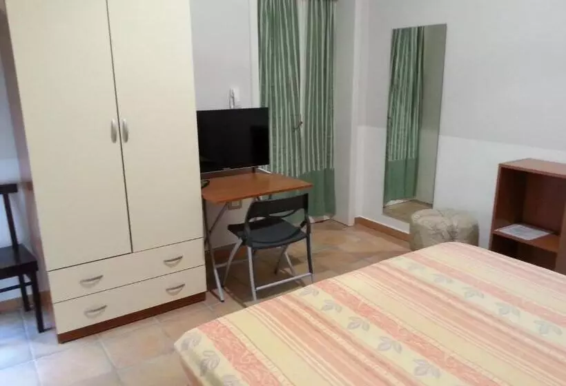 ベッドアンドブレックファースト Bed&breakfast Annapaola