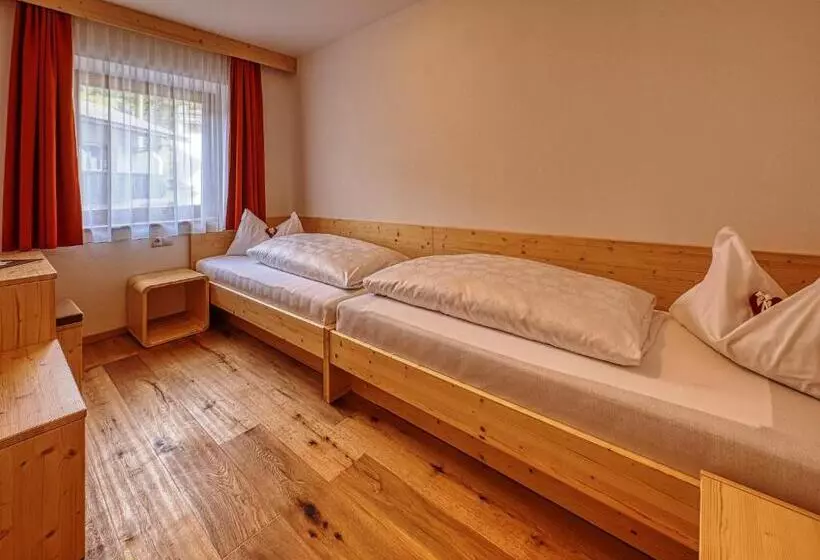 تختخواب و صبحانه Garni Appartments Helvetia