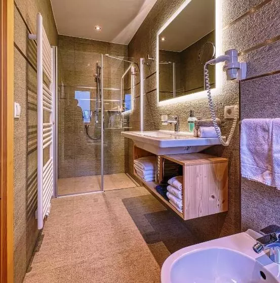 تختخواب و صبحانه Garni Appartments Helvetia