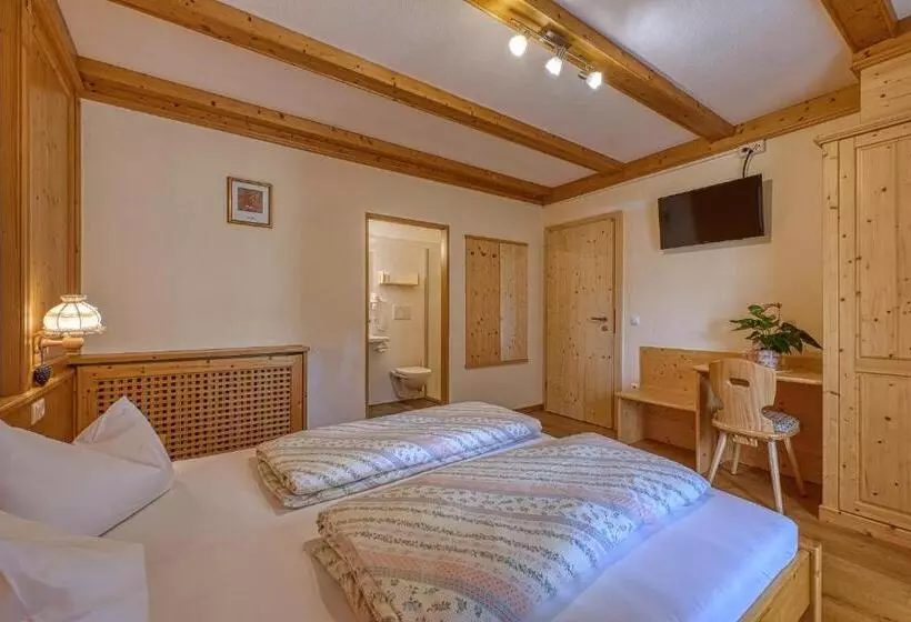 تختخواب و صبحانه Garni Appartments Helvetia