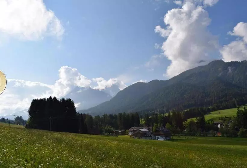 تختخواب و صبحانه Garni Appartments Helvetia