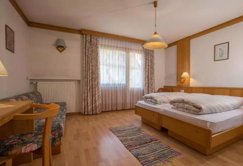 تختخواب و صبحانه Garni Appartments Helvetia