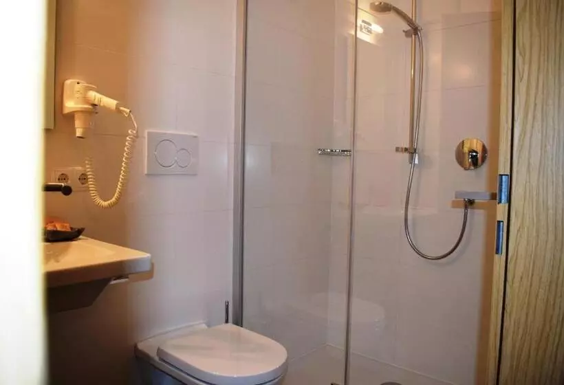 تختخواب و صبحانه Garni Appartments Helvetia