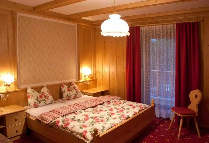 تختخواب و صبحانه Garni Appartments Helvetia