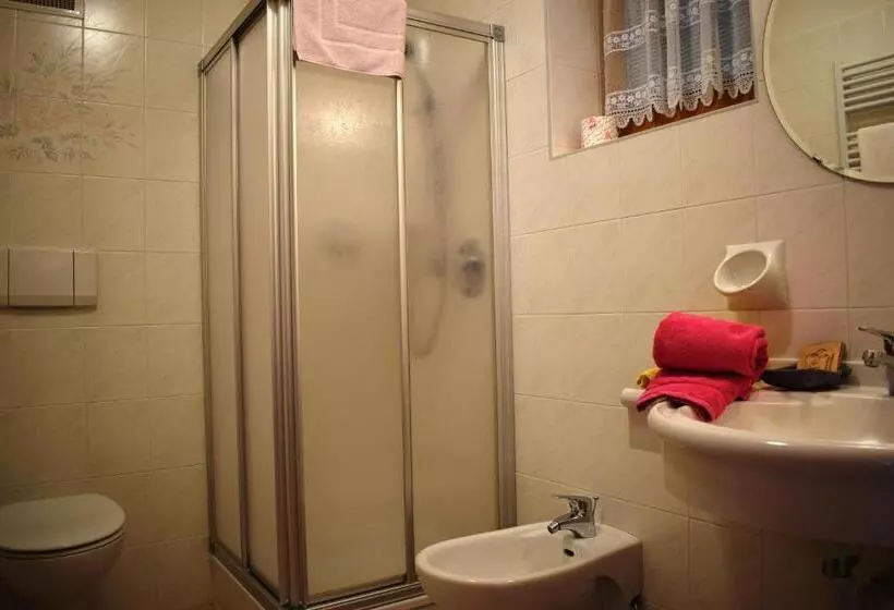 تختخواب و صبحانه Garni Appartments Helvetia