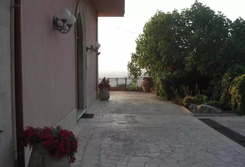 Hotelli Albergo Villa Nobile