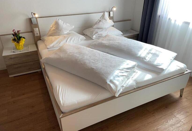 בית מלון כפרי Pozzamanigoni