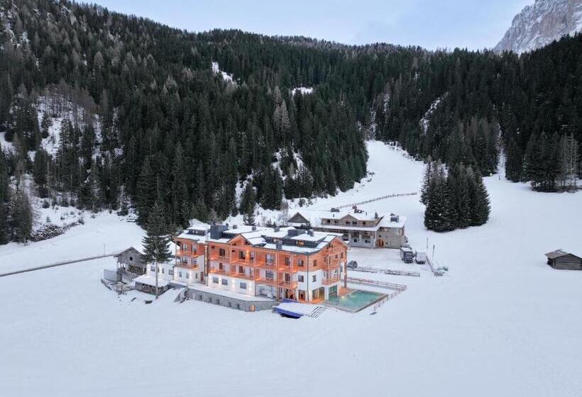 בית מלון כפרי Pozzamanigoni