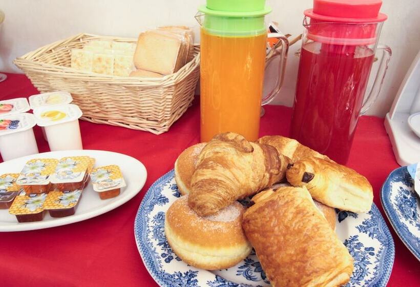 בית מלון כפרי Rose & Crown