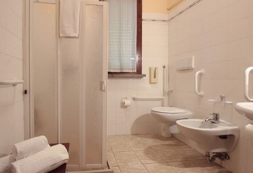 בית מלון כפרי Rose & Crown