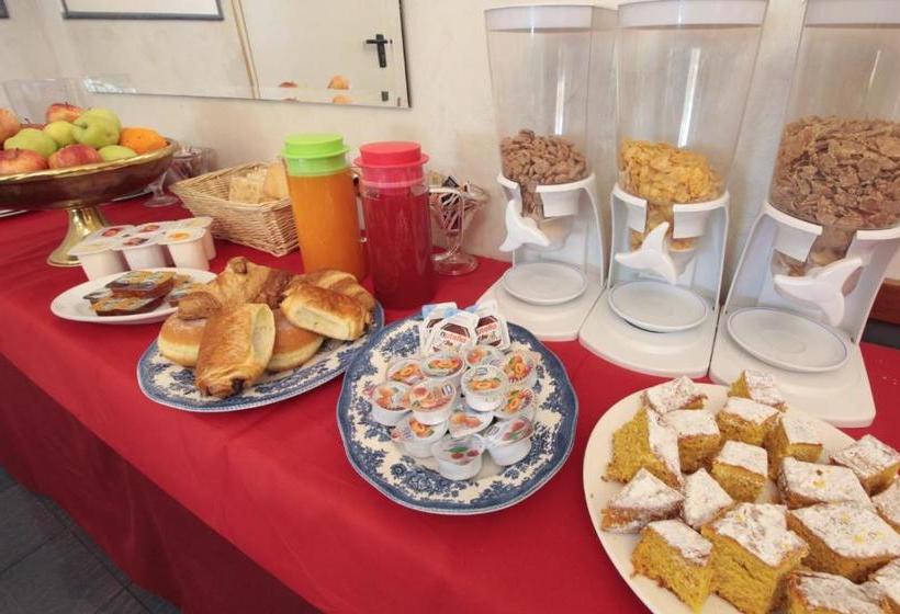 בית מלון כפרי Rose & Crown