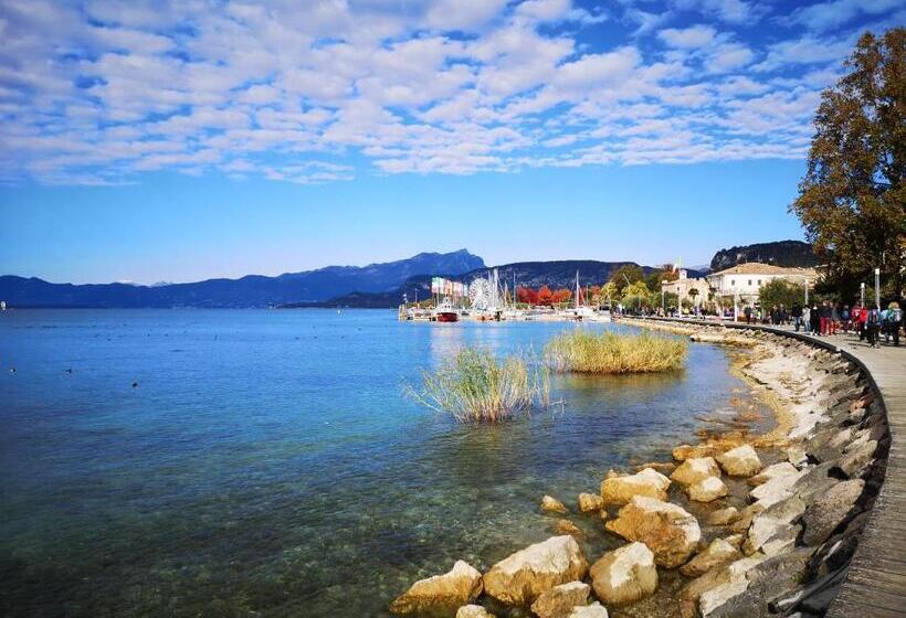 تختخواب و صبحانه Alessio Camere