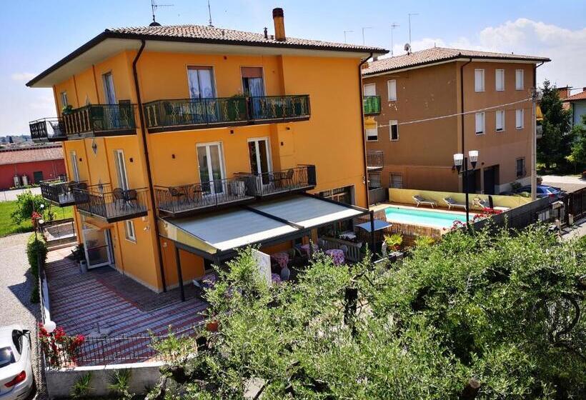 تختخواب و صبحانه Alessio Camere