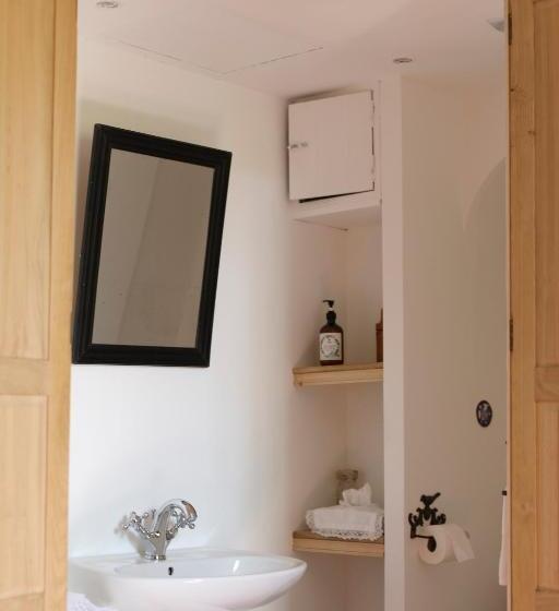 تختخواب و صبحانه Chateau De Saint Martin