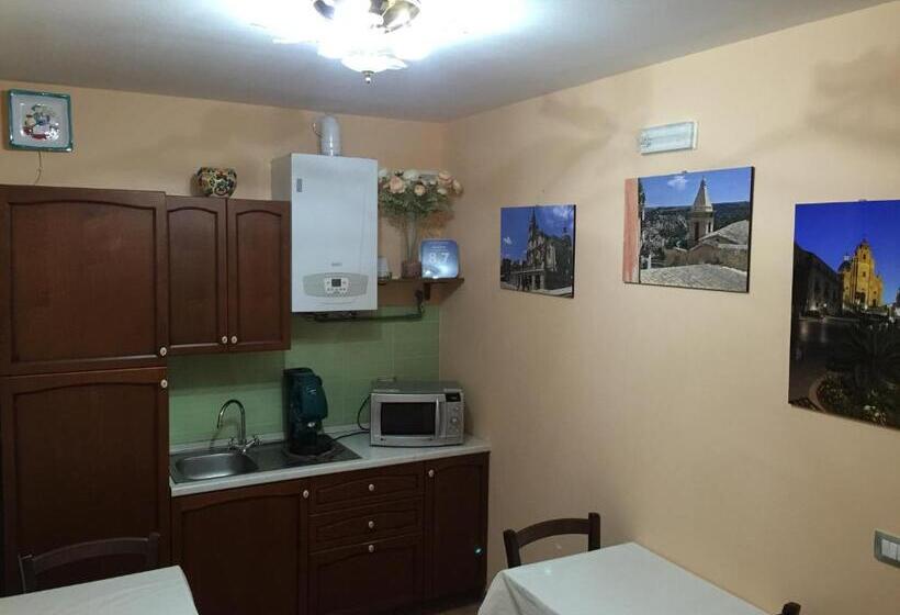 Bed & Breakfast Hostel H24