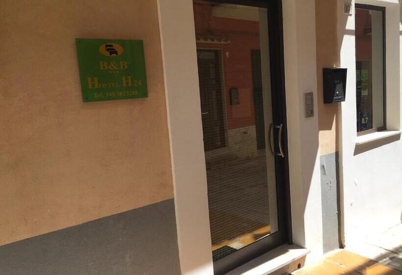 Bed & Breakfast Hostel H24