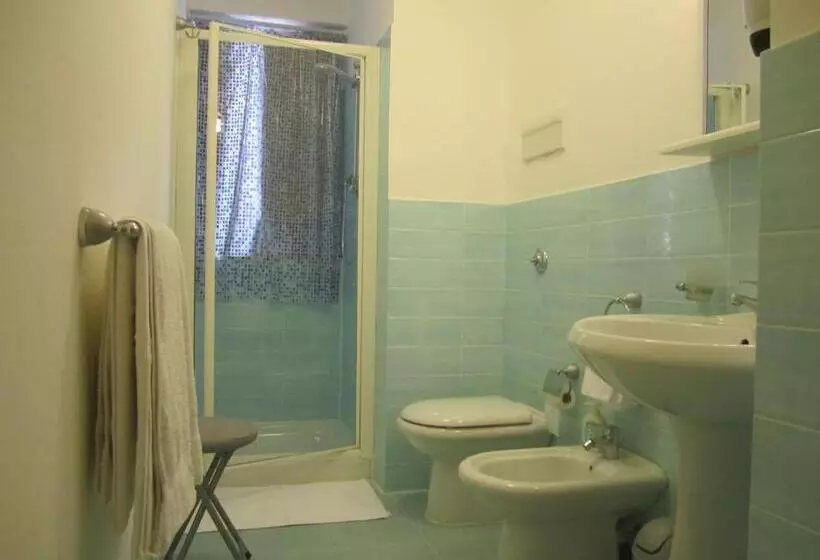 Bed & Breakfast Hostel H24