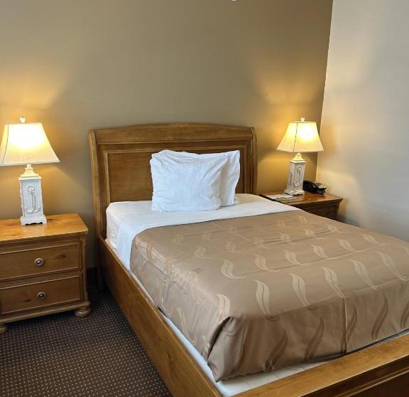 The Admiral Hotel/motel