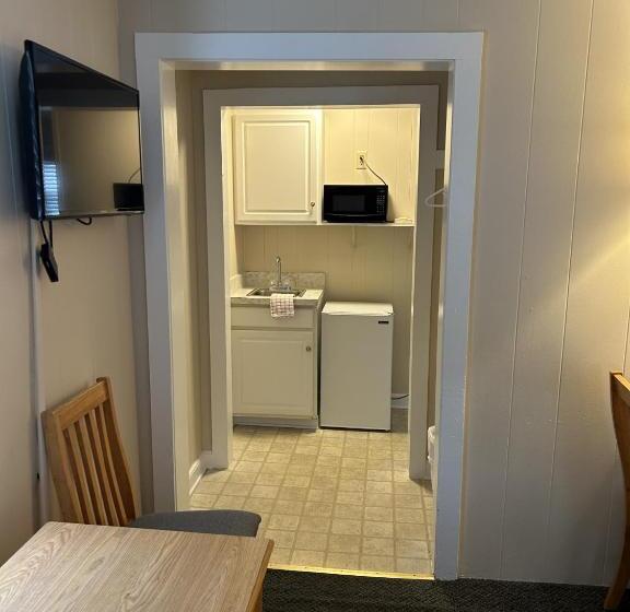 The Admiral Hotel/motel