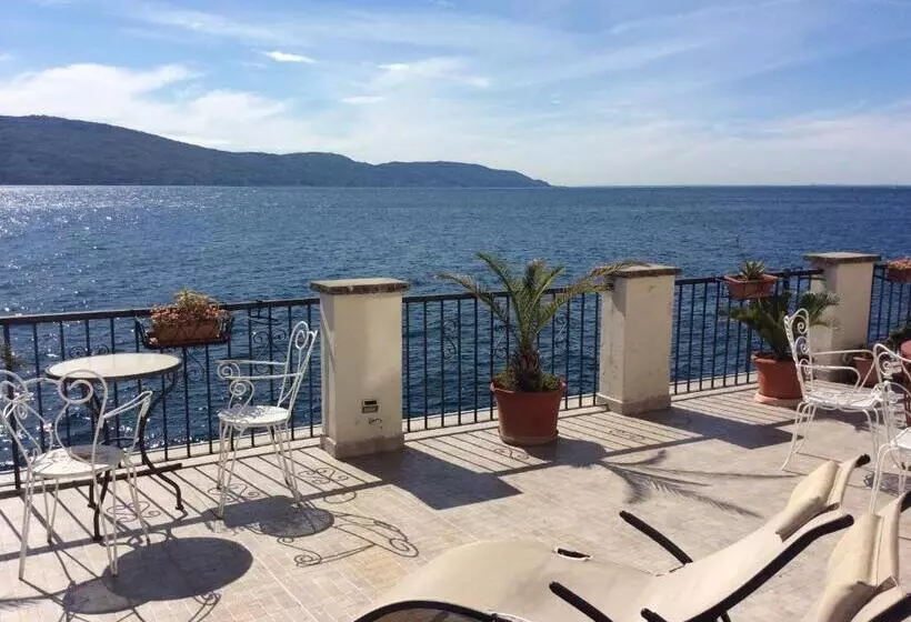 هتل Albergo Gargnano