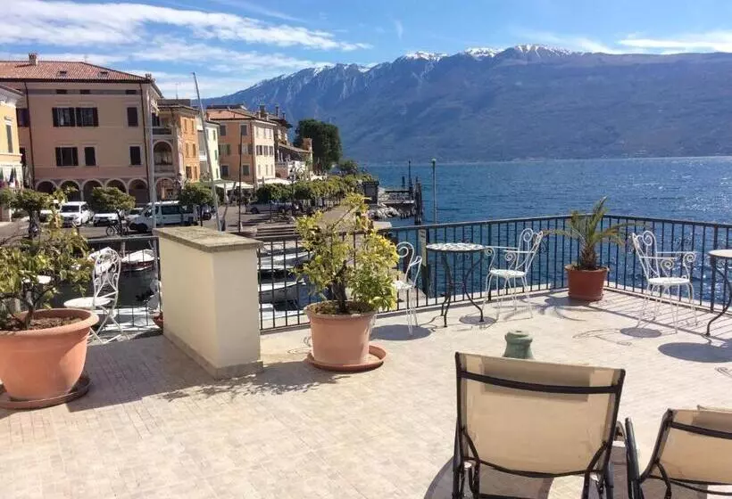 هتل Albergo Gargnano