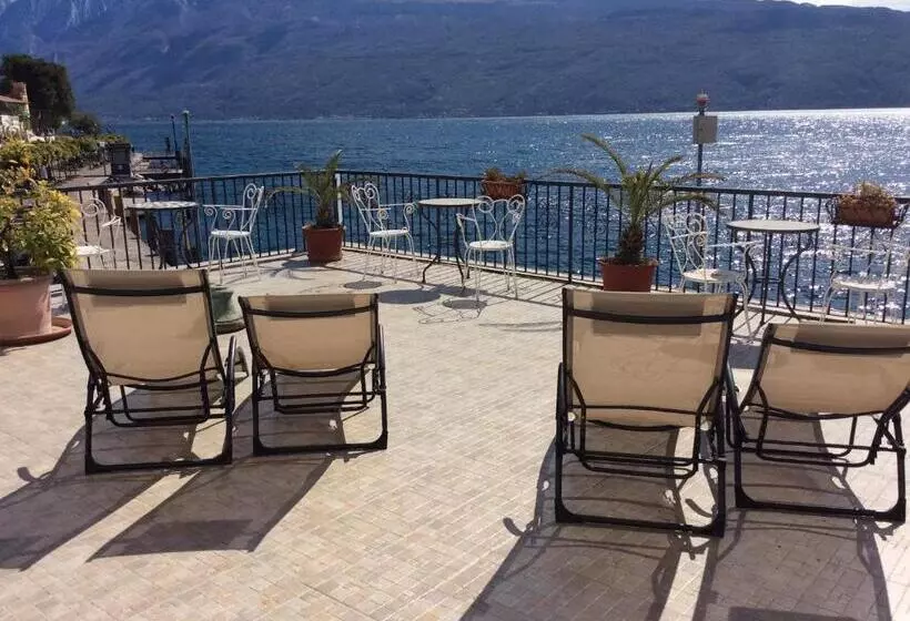 هتل Albergo Gargnano