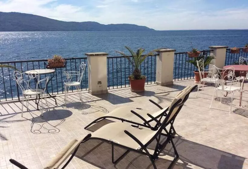 هتل Albergo Gargnano