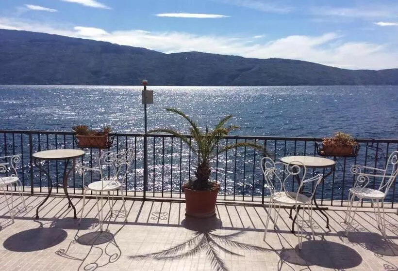 هتل Albergo Gargnano