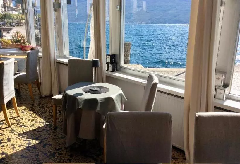 هتل Albergo Gargnano