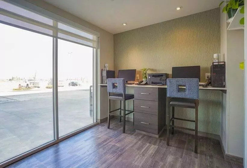 Hotelli Fairfield Inn & Suites By Marriott Airdrie