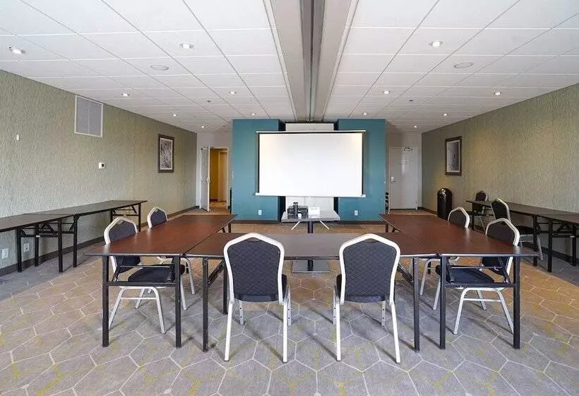 Hotelli Fairfield Inn & Suites By Marriott Airdrie