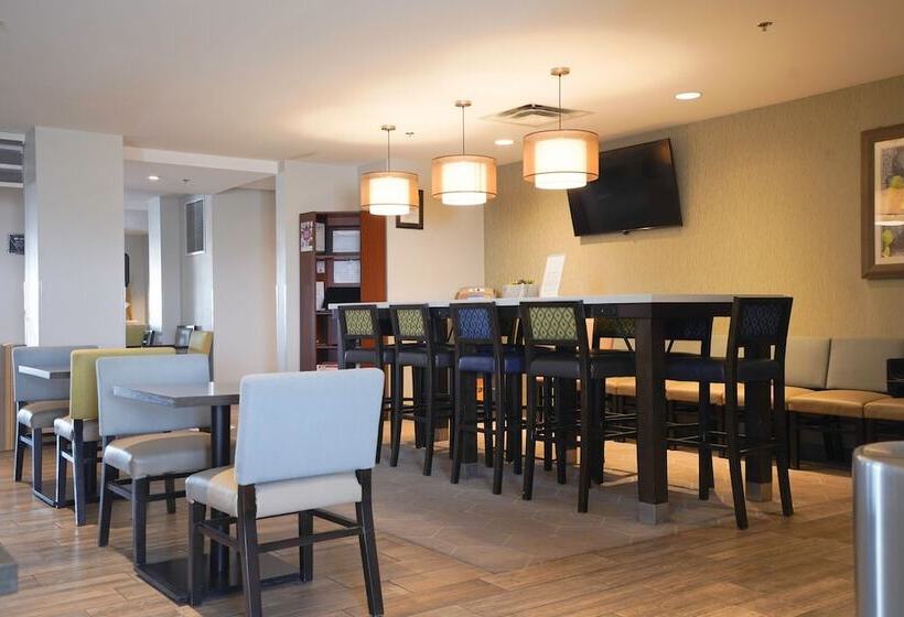 Отель Fairfield Inn & Suites By Marriott Airdrie