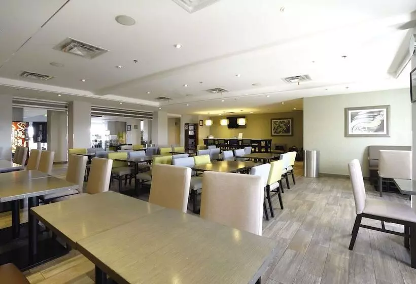 Hotelli Fairfield Inn & Suites By Marriott Airdrie