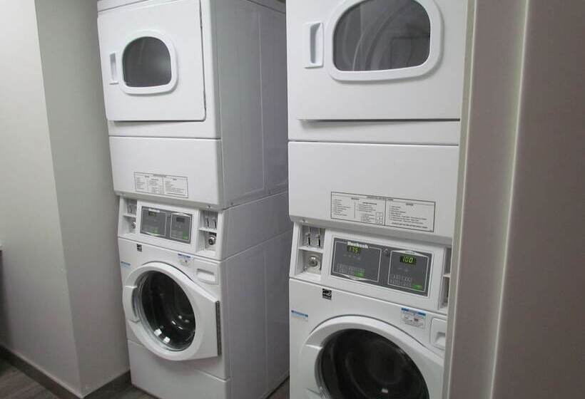 Отель Fairfield Inn & Suites By Marriott Airdrie