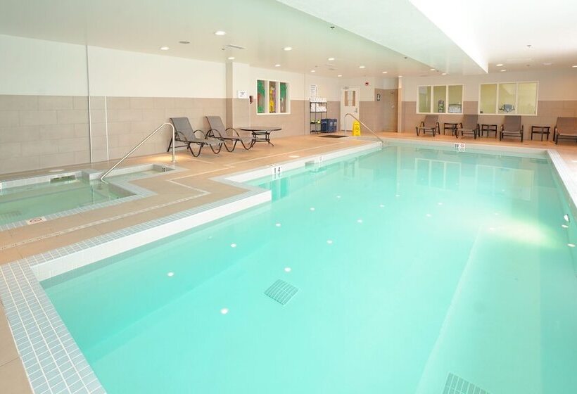 Отель Fairfield Inn & Suites By Marriott Airdrie