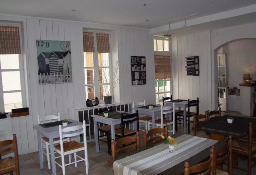 ホテル Hôtel 2 étoiles Et Restaurant Le Galet Bleu