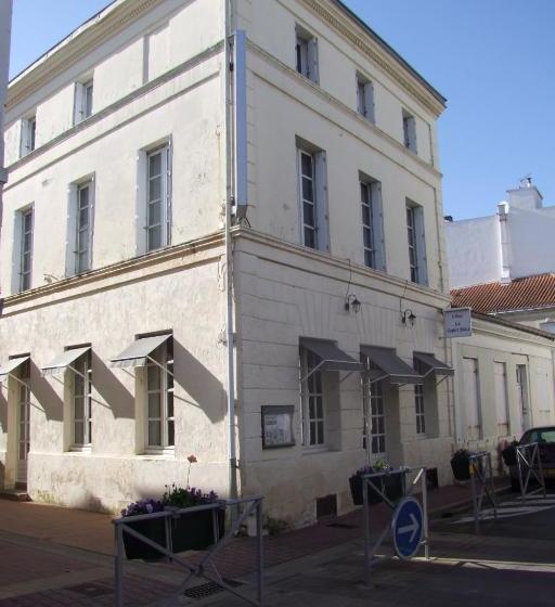 Отель Hôtel 2 étoiles Et Restaurant Le Galet Bleu