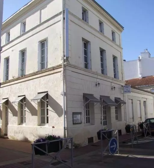 ホテル Hôtel 2 étoiles Et Restaurant Le Galet Bleu