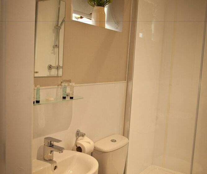 בית מלון כפרי Rowton Poplars